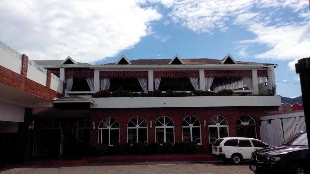 Village Hotel 奥乔里奥斯 外观 照片
